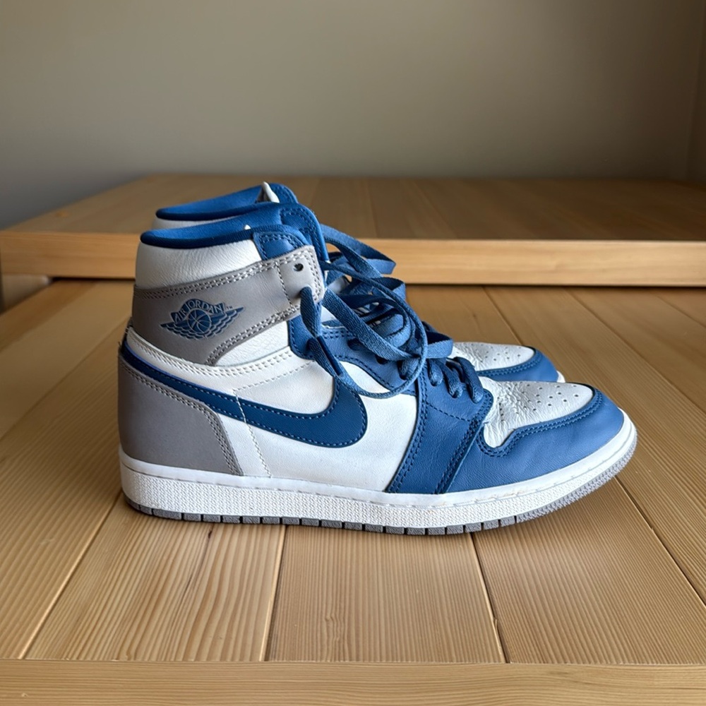 Air Jordan 1 Retro High
OG
Men's Shoes
True Blue/Cement Grey/